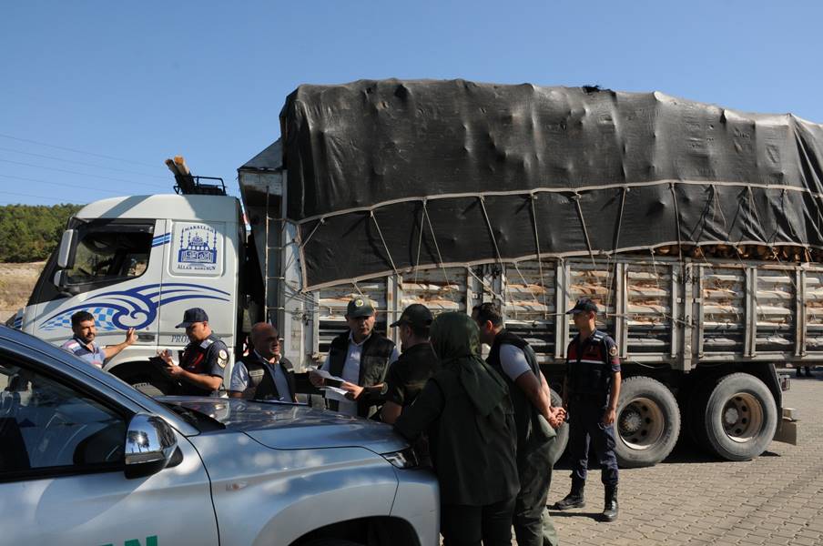 Kütahya’da orman ve jandarma ekiplerinden mobil kontrol