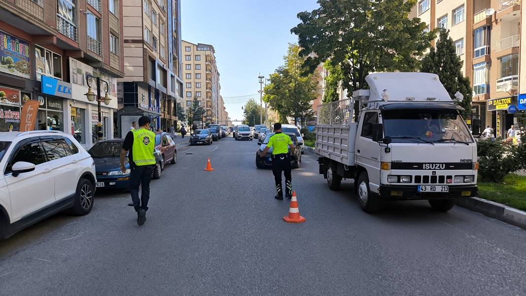 Kütahya’da polis ekiplerinden emniyet kemeri uygulaması