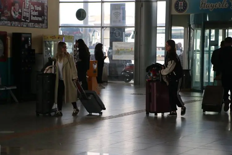 Kütahya’da otogarda öğrenci yoğunluğu 