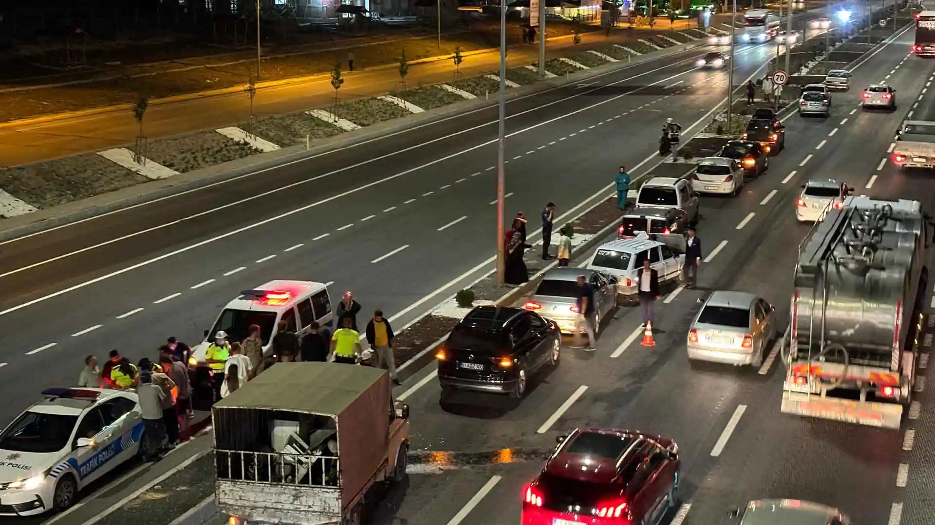 Kütahya’da 8 araçlı zincirleme trafik kazası