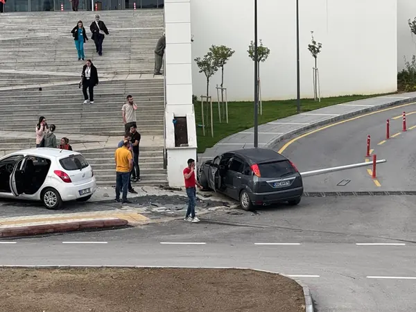 Kütahya’da Şehir Hastanesi önünde kaza