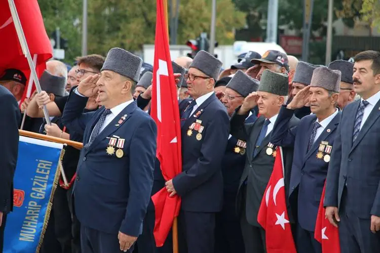 Kütahya’da gaziler ve öğrenciler birlikte yürüdü