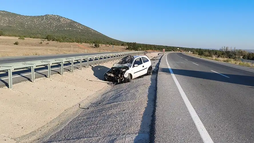 Kütahya'da otomobil takla attı, 2 yaralı