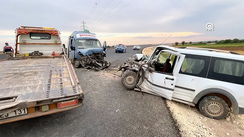 Şanlıurfa'nın Suruç ilçesinde minibüs