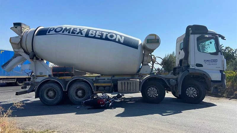 Motosiklet beton mikseri ile çarpıştı: 1 ölü