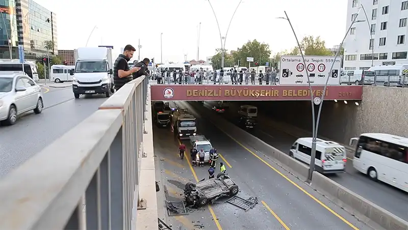 Denizli’de alt geçide düşen