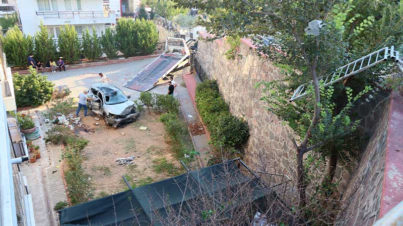 İzmir'in Bornova ilçesinde, sürücünün