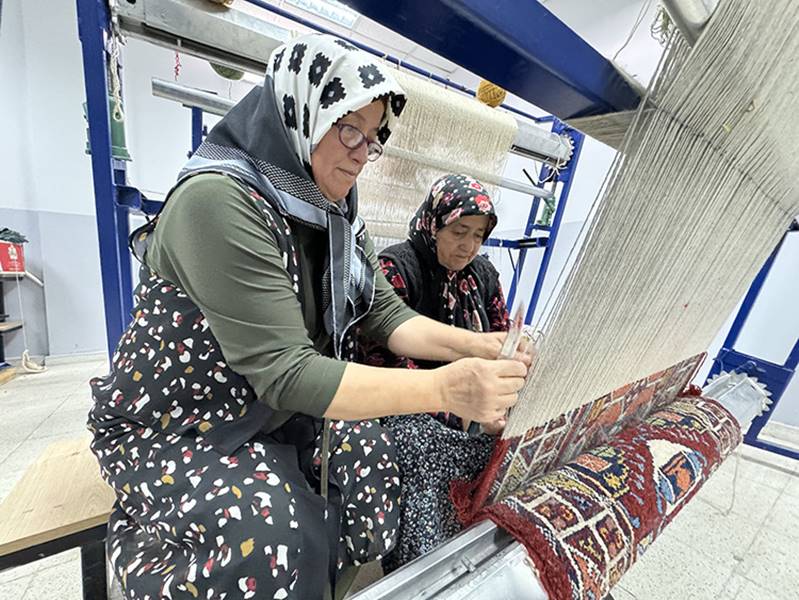 Taşkale halısı için kadınlar yeniden tezgah başında