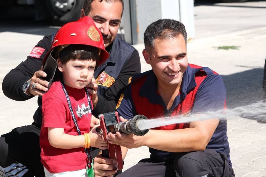 Tavşanlı’da miniklerden kahraman itfaiyecilere ziyaret