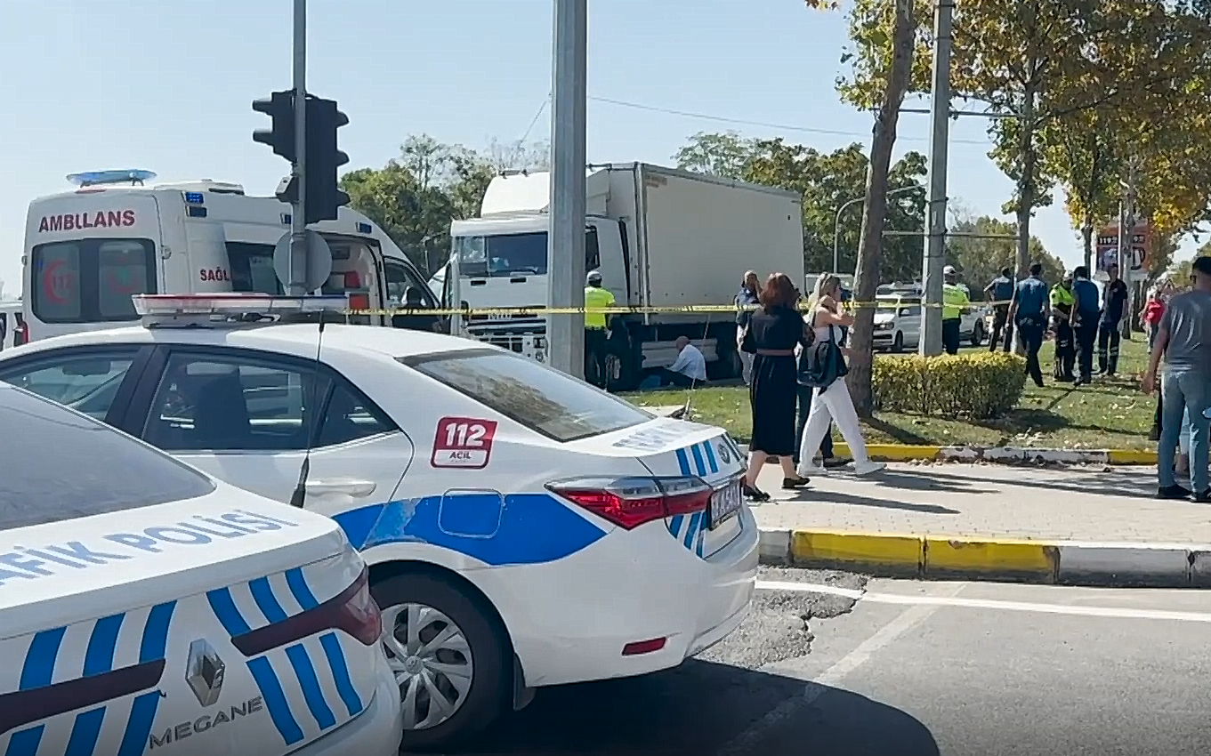 Tekirdağ'da kamyonun çarptığı yaya hayatını kaybetti