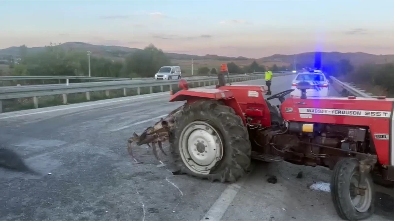 Çorum'un Sungurlu ilçesinde traktör