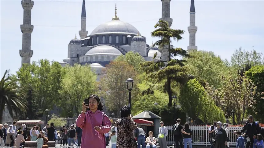 Türkiye 8 ayda 40 milyona yakın turist ağırladı