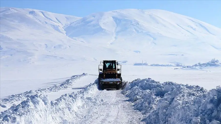 Yılın ilk karı Ağrı’da kendini gösterdi