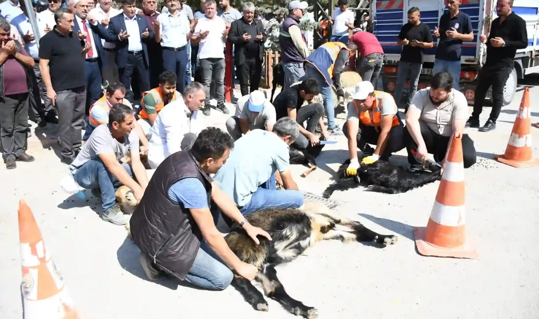 Kütahya’nın Emet ilçesinde vatandaşlar,