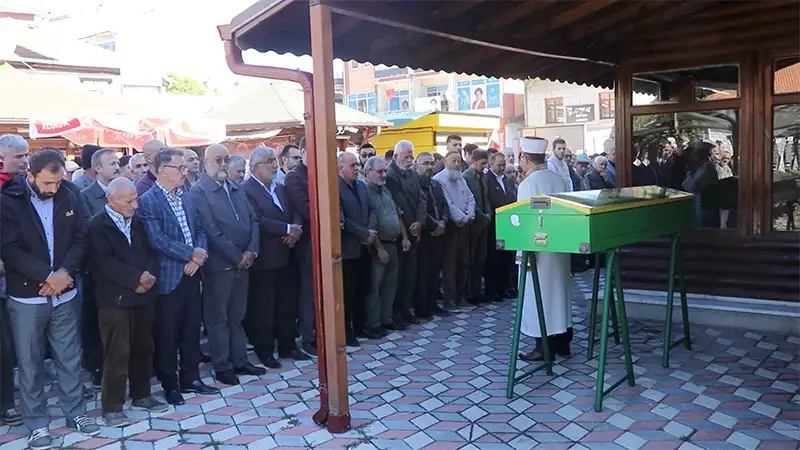 Çankırı'da şarampole devrilen otomobilde