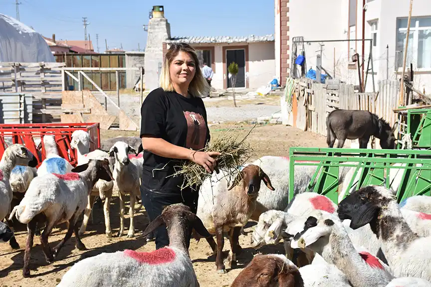 Devlet desteğiyle kendi çiftliğini kurdu