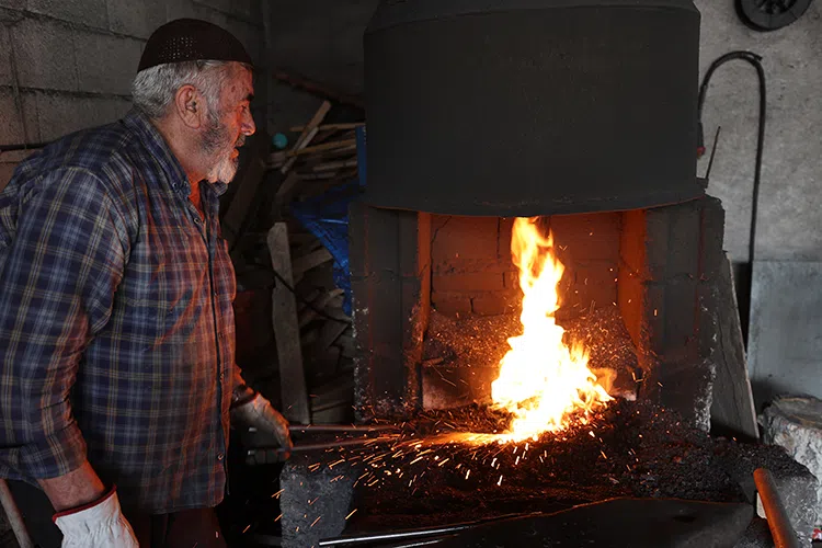 İki kardeş 60 yıldır ata mesleğini yaşatıyor 