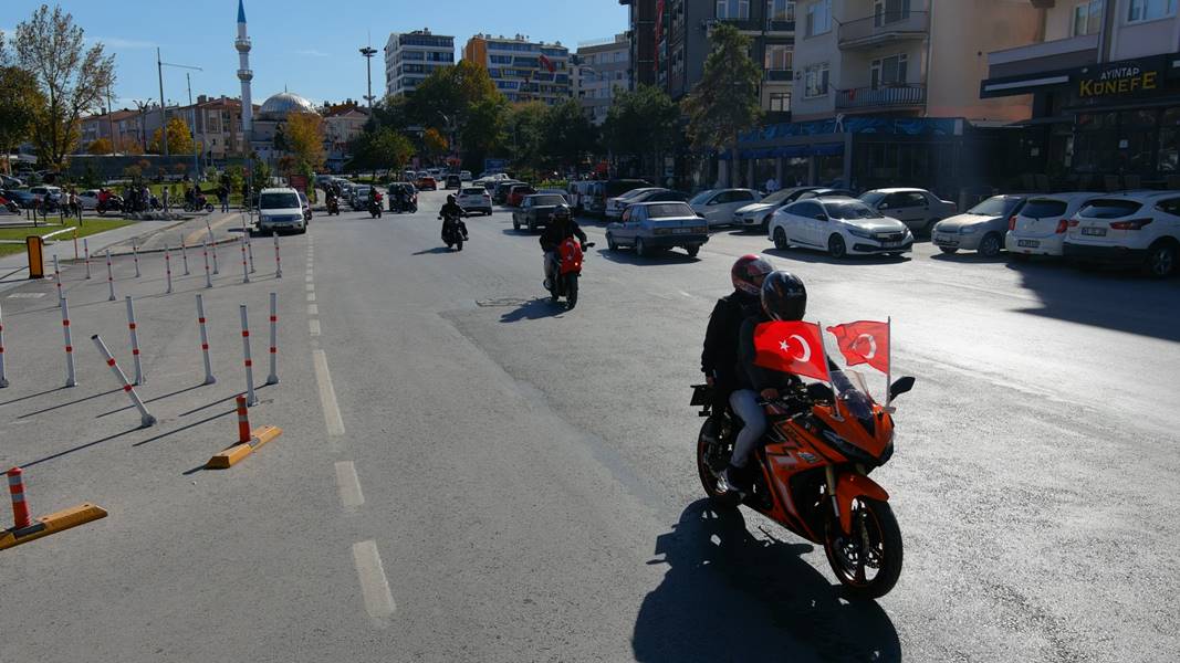 Kütahya’da motosiklet tutkunları Cumhuriyet kortejinde buluştu