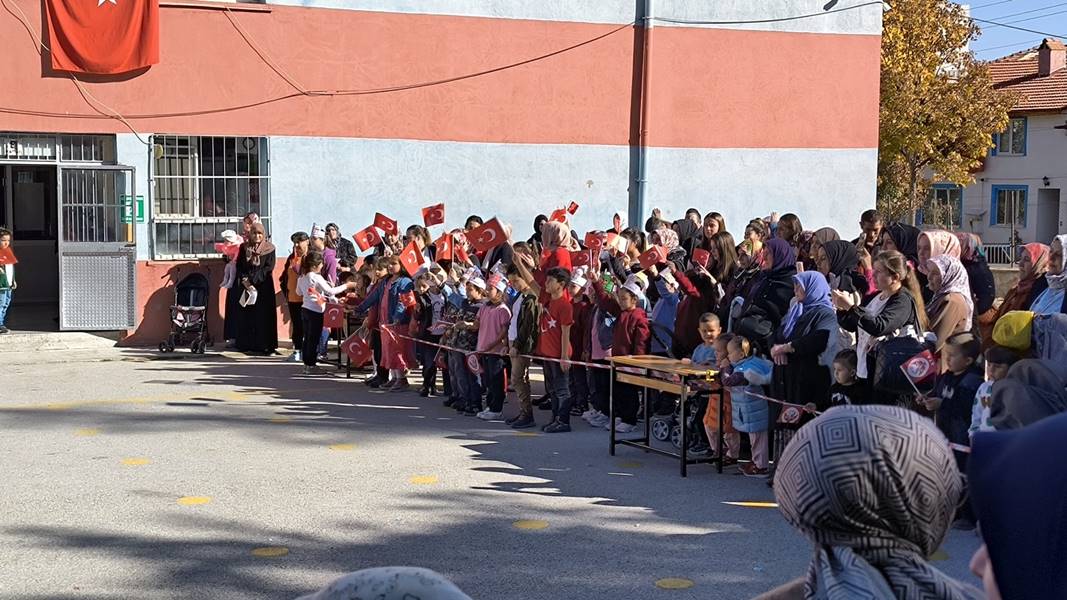 Kütahya’da öğrenciler 29 Ekim’i kutladı