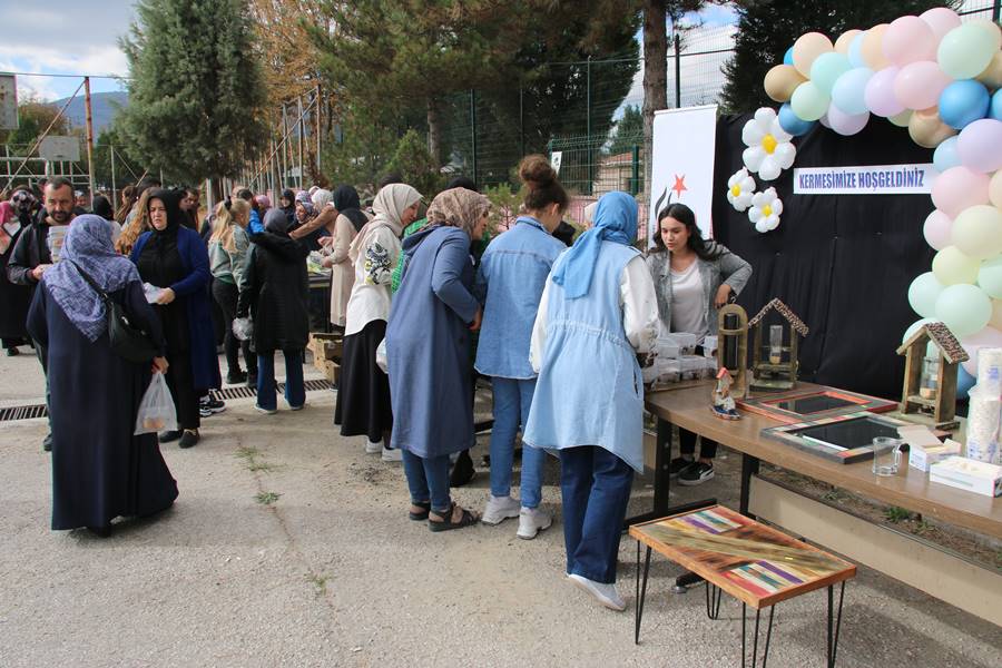 Kütahya’da özel öğrenciler için kermes