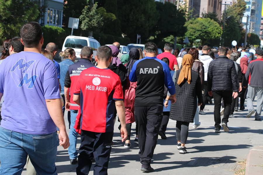 Kütahya’da sağlıklı yaşam için yürüdüler 