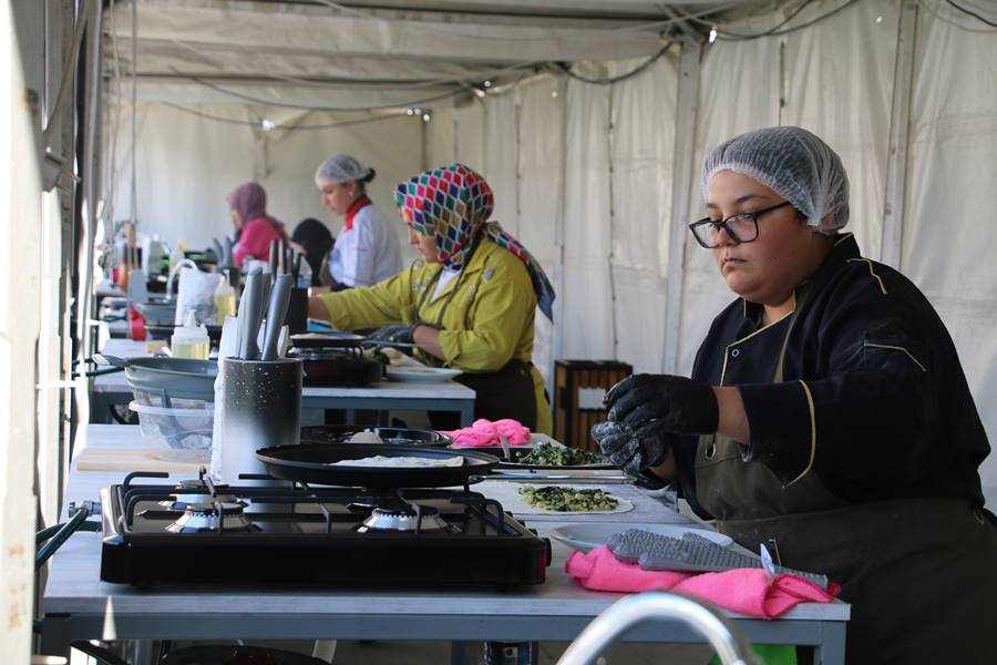 Kütahyalı kadınlar gastronomi yarışmasında hünerlerini sergiledi