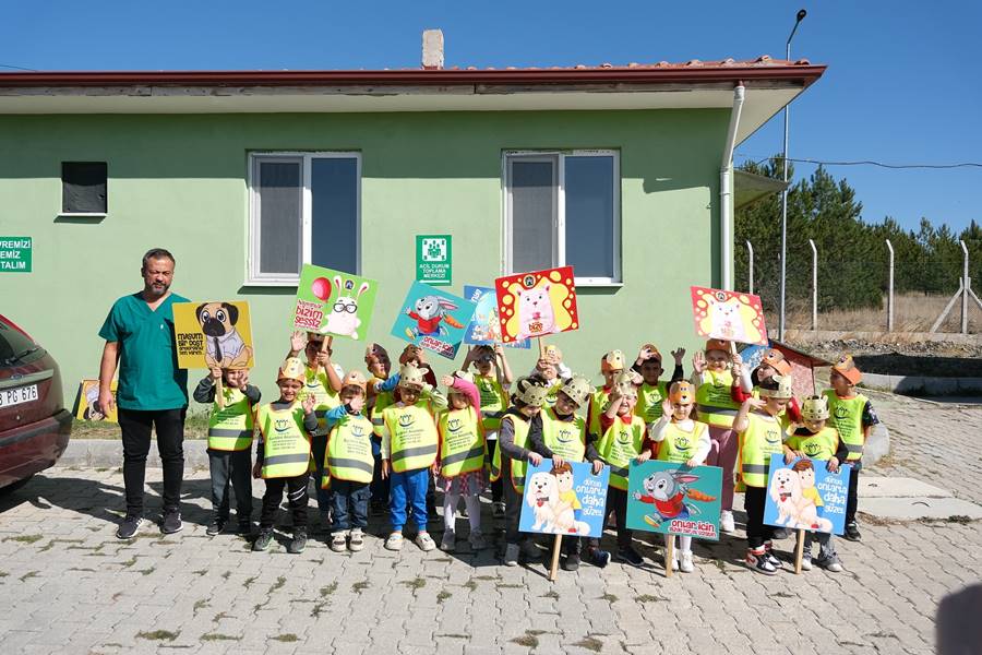 Tavşanlı’da miniklerden hayvan barınağına ziyaret