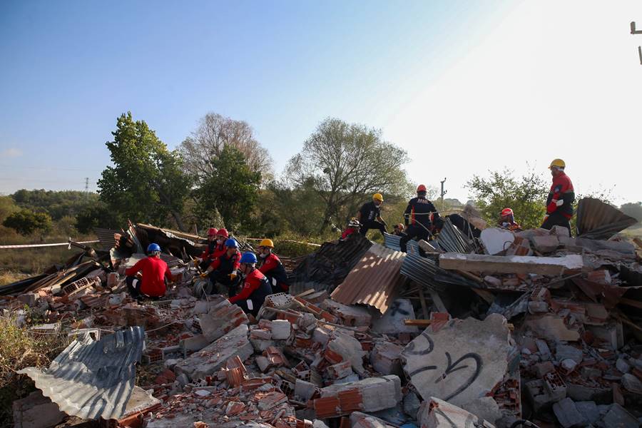 Uşak'ta 6 saat süren deprem tatbikatı gerçekleştirildi