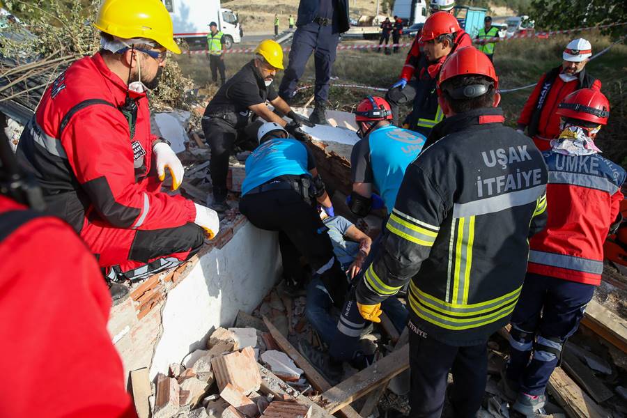 Uşak'ta 6 saat süren deprem tatbikatı gerçekleştirildi