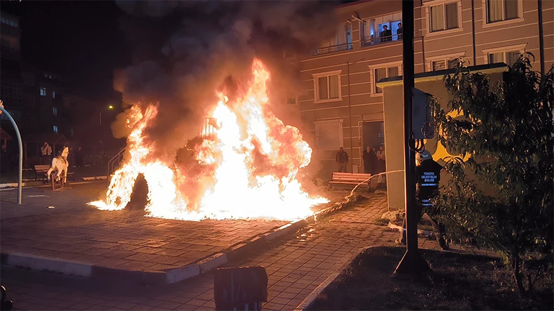 Kütahya'da parklarda ateş yakanlar yakalandı